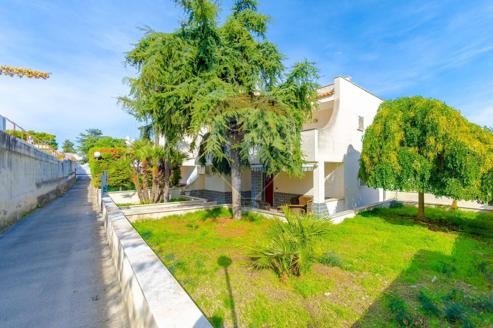 Giardino - Villa a Schiera Via della Libertà
 
102, Bisceglie - foto 3