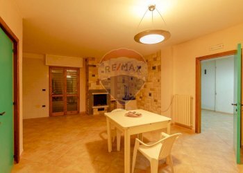 Sala da pranzo - Villa a Schiera Via della Libertà
 
102, Bisceglie - foto 24