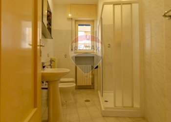 Bagno - Three-room apartment Via Aldo Moro
 
79, Bisceglie - photo 9