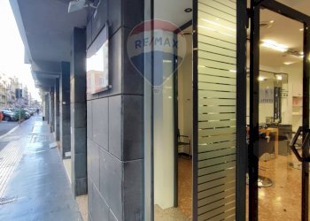 Edificio all\'aperto - Locale Commerciale Via Principe Amedeo
236, Bari - foto 4