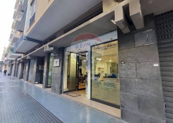 Edificio all\'aperto - Locale Commerciale Via Principe Amedeo
236, Bari - foto 10