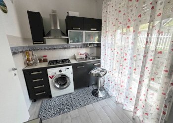 Cucina - Trilocale via Verbano, Arona - foto 12