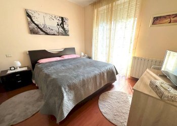 Camera da letto - Trilocale via Verbano, Arona - foto 19