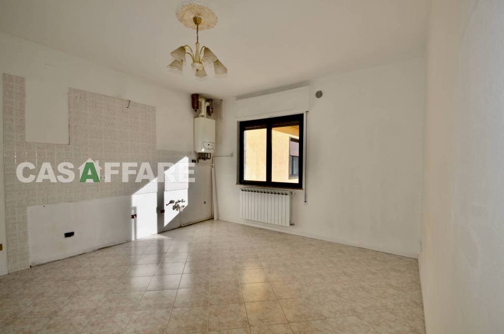 Salone - Three-room apartment via Gusmini, Gazzaniga - photo 2