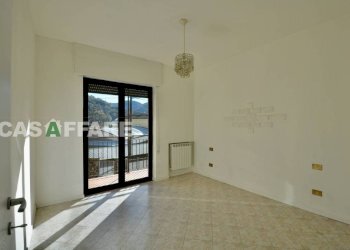Camera da letto - Three-room apartment via Gusmini, Gazzaniga - photo 7