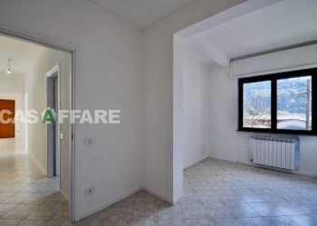Corridoio - Three-room apartment via Gusmini, Gazzaniga - photo 8