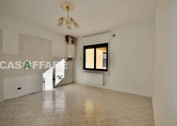 Salone - Trilocale via Gusmini, Gazzaniga - foto 3