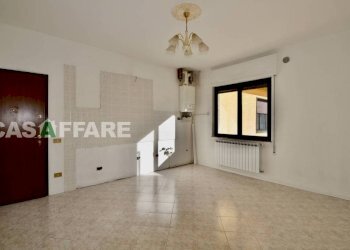Salone - Trilocale via Gusmini, Gazzaniga - foto 1