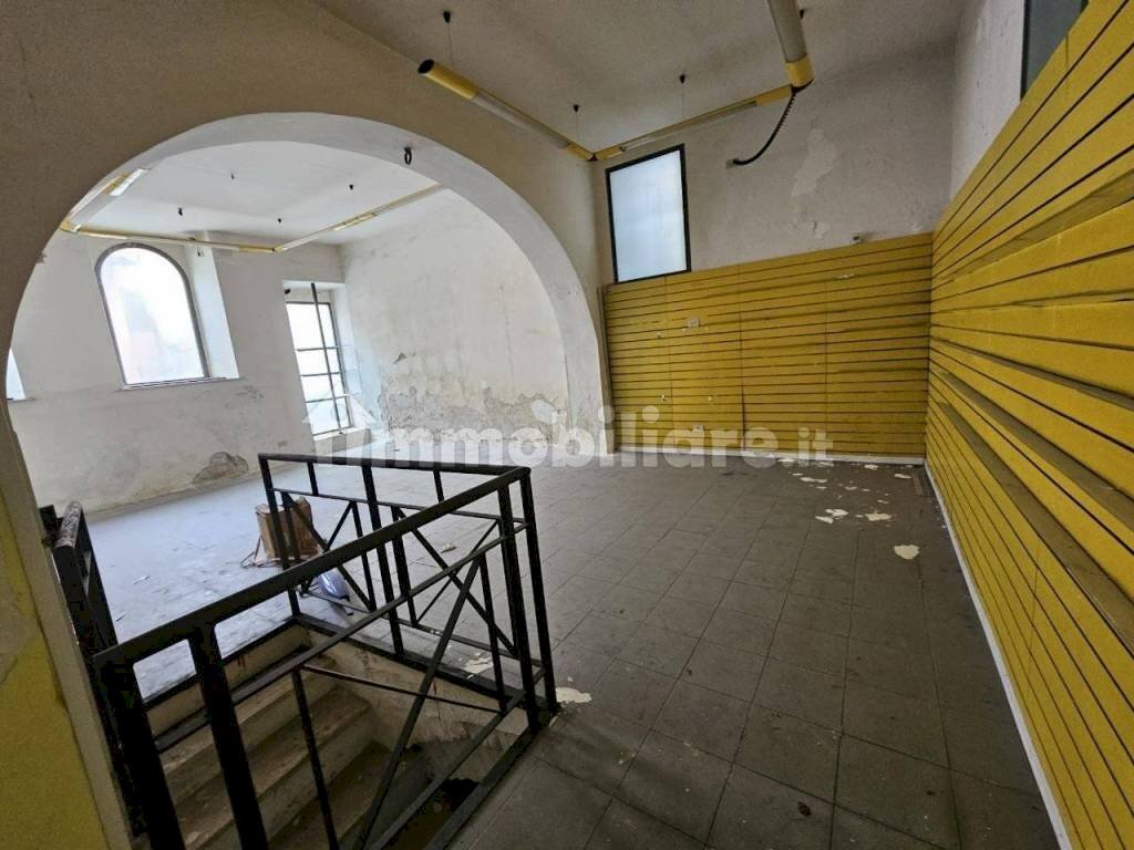 Interno non residenziale - Negozio via Terenzio Varrone, Rieti - foto 3