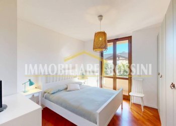 Camera da letto - Three-room apartment via Dionigi Bussola, 2, Varese - photo 8