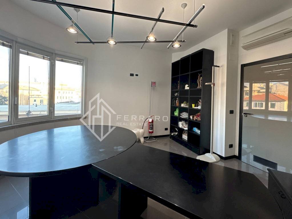 Stanza non arredata - Appartamento via Vincenzo e Tommaso Garassino, Savona (zona Centro storico) - foto 2