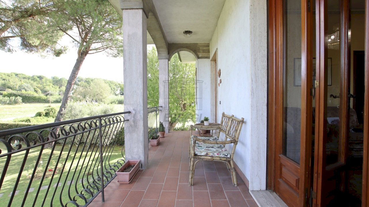 vendesi villetta con giardino privato capannoriIMG - Casa indipendente Via Vecchia Pesciatina in Gragnano, Lucca - foto 2