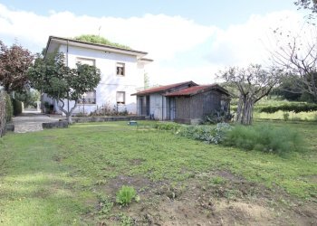 vendesi villetta con giardino privato capannoriIMG - Casa indipendente Via Vecchia Pesciatina in Gragnano, Lucca - foto 3