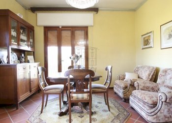 vendesi villetta con giardino privato capannoriIMG - Casa indipendente Via Vecchia Pesciatina in Gragnano, Lucca - foto 5