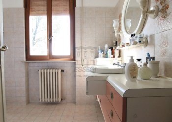 vendesi villetta con giardino privato capannoriIMG - Casa indipendente Via Vecchia Pesciatina in Gragnano, Lucca - foto 13