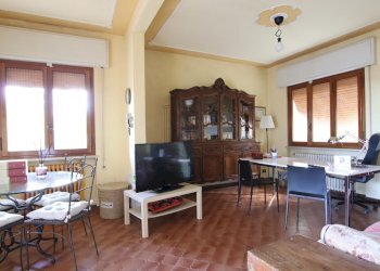 vendesi villetta con giardino privato capannoriIMG - Casa indipendente Via Vecchia Pesciatina in Gragnano, Lucca - foto 22