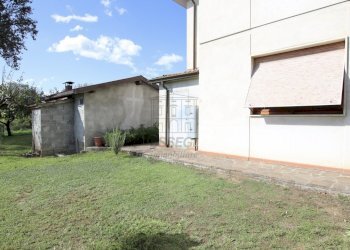 vendesi villetta con giardino privato capannoriIMG - Casa indipendente Via Vecchia Pesciatina in Gragnano, Lucca - foto 30