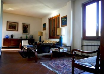 3 salotto da ingresso.jpg - Appartamento Via Alcide de Gasperi, Scarperia e San Piero - foto 7