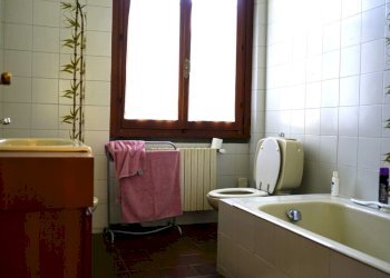 18B bagno.jpg - Appartamento Via Alcide de Gasperi, Scarperia e San Piero - foto 17
