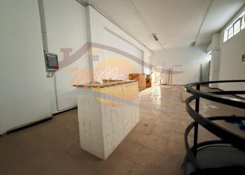 1e893065-da11-4ab1-874c-10e19241c75b.jpeg - Locale Commerciale Viale Zecchino, Siracusa - foto 2