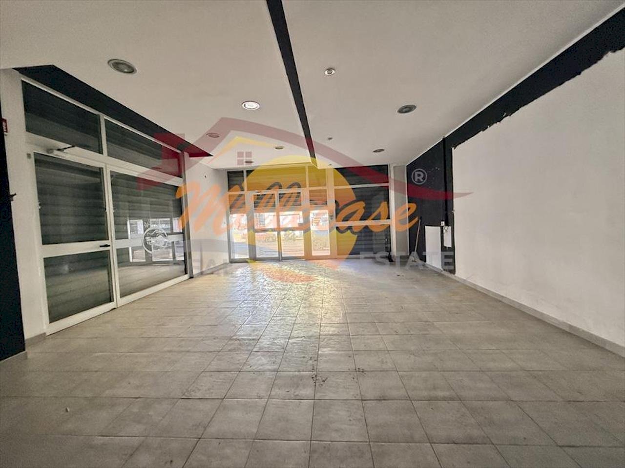 41b51c3c-5b87-443b-98cd-c71e3249f814.jpeg - Locale Commerciale Viale Zecchino, Siracusa - foto 1