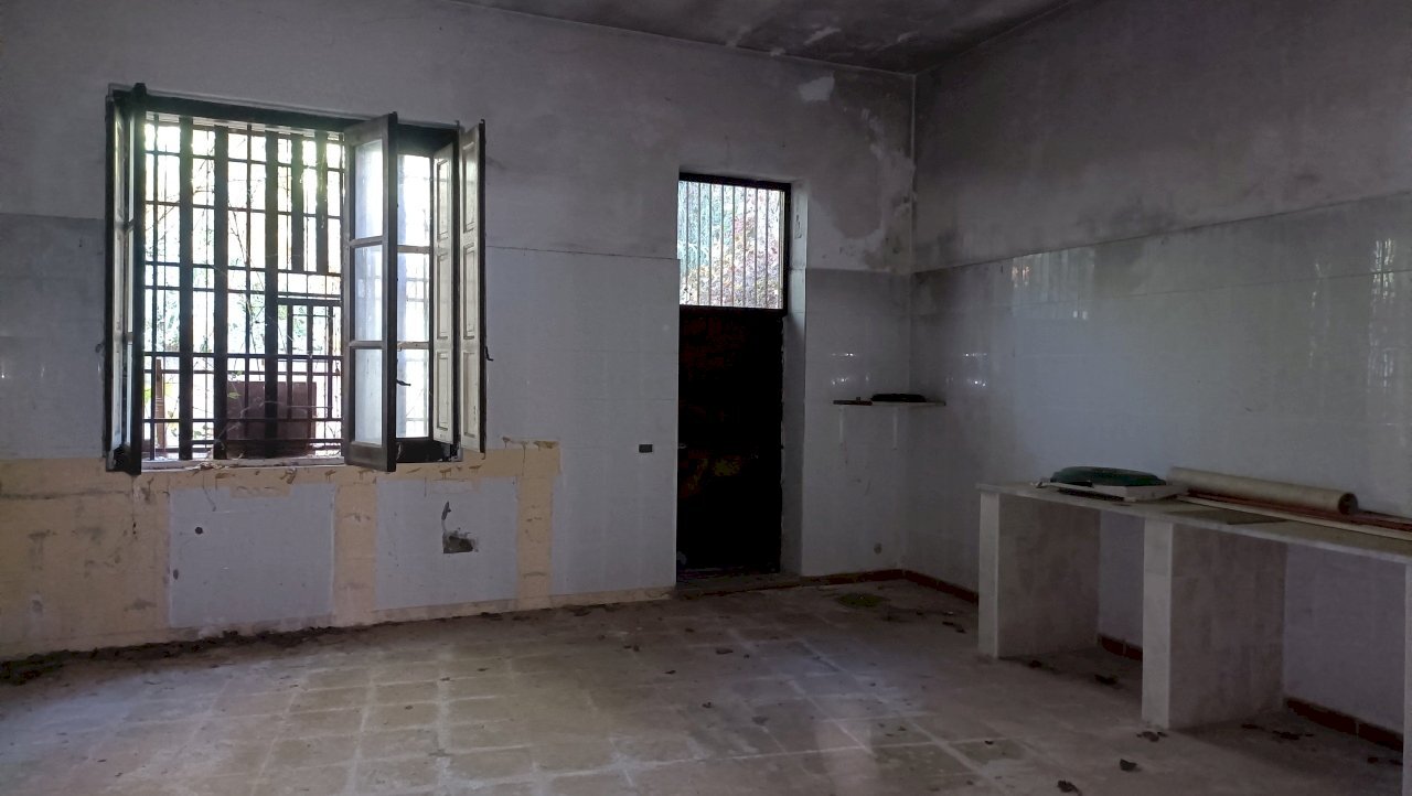 IMG20251107091807.jpg - Locale Commerciale Via Guglielmo Marconi, Lamezia Terme - foto 2