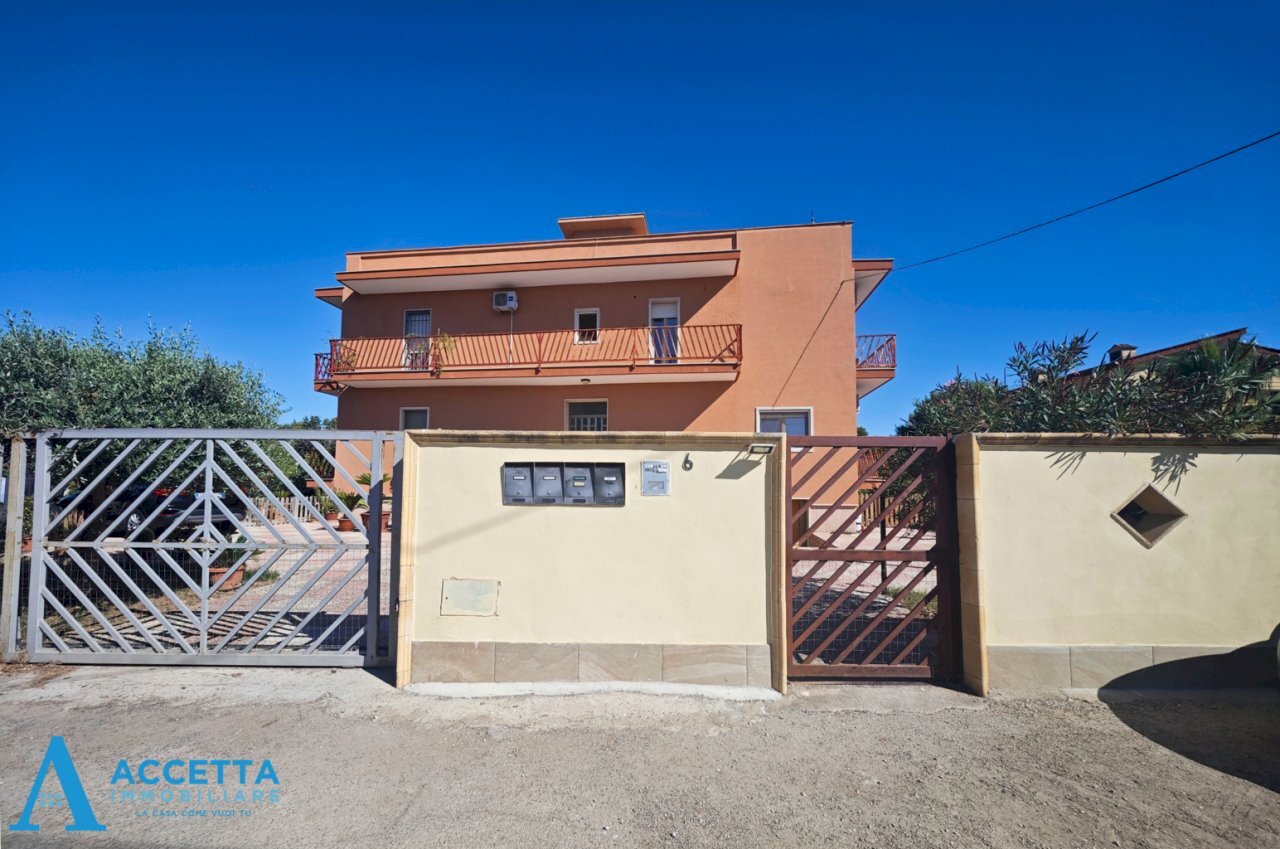 facciata - Trilocale Via Cesare Pascarella 6, Taranto - foto 2