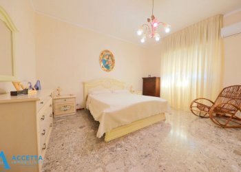 camera da letto - Trilocale Via Cesare Pascarella 6, Taranto - foto 7