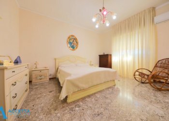 camera da letto - Trilocale Via Cesare Pascarella 6, Taranto - foto 12