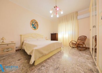 camera da letto - Trilocale Via Cesare Pascarella 6, Taranto - foto 17