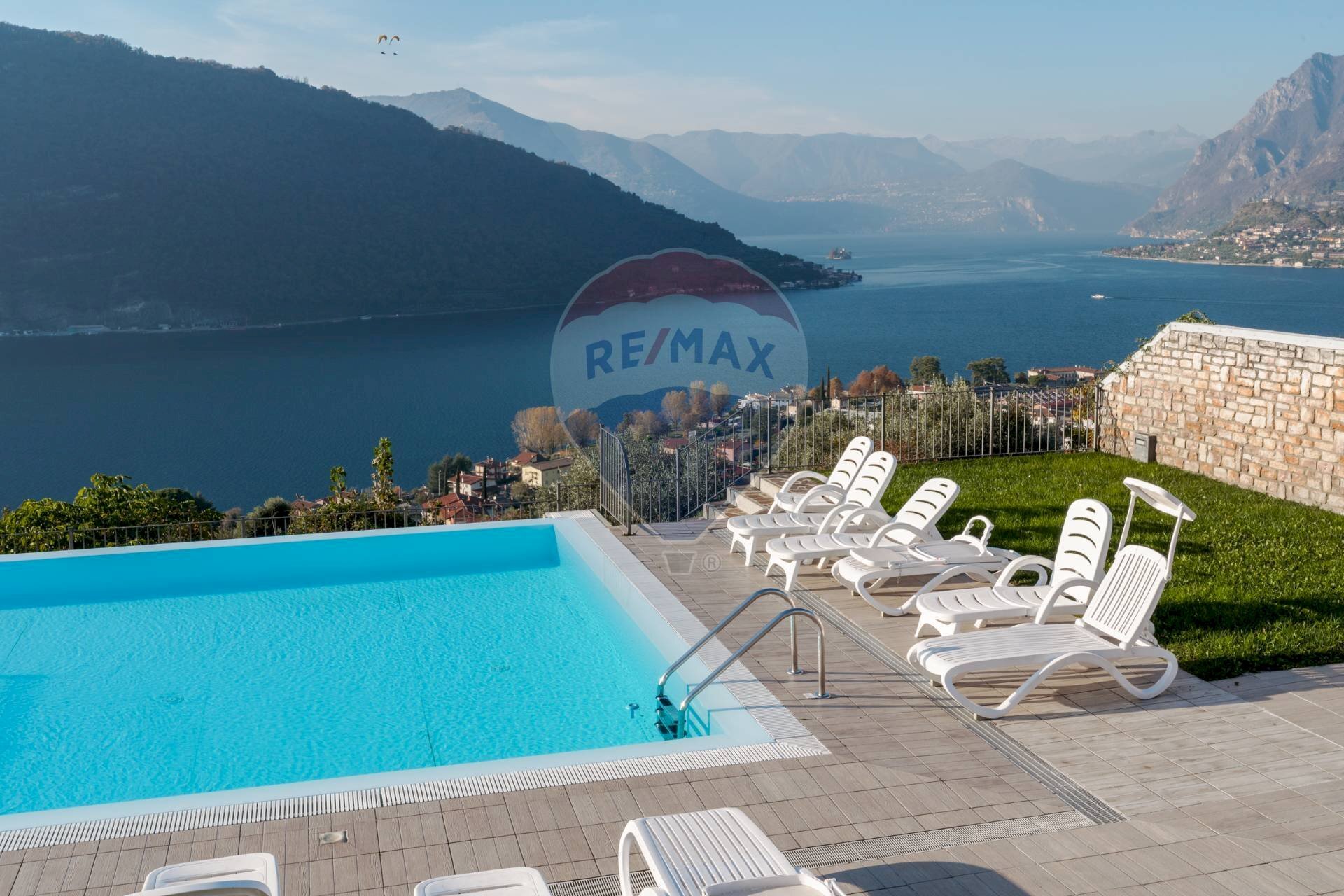 Piscina - Three-room apartment Traversa Prima via De Gasperi
 
13, Sale Marasino - photo 2