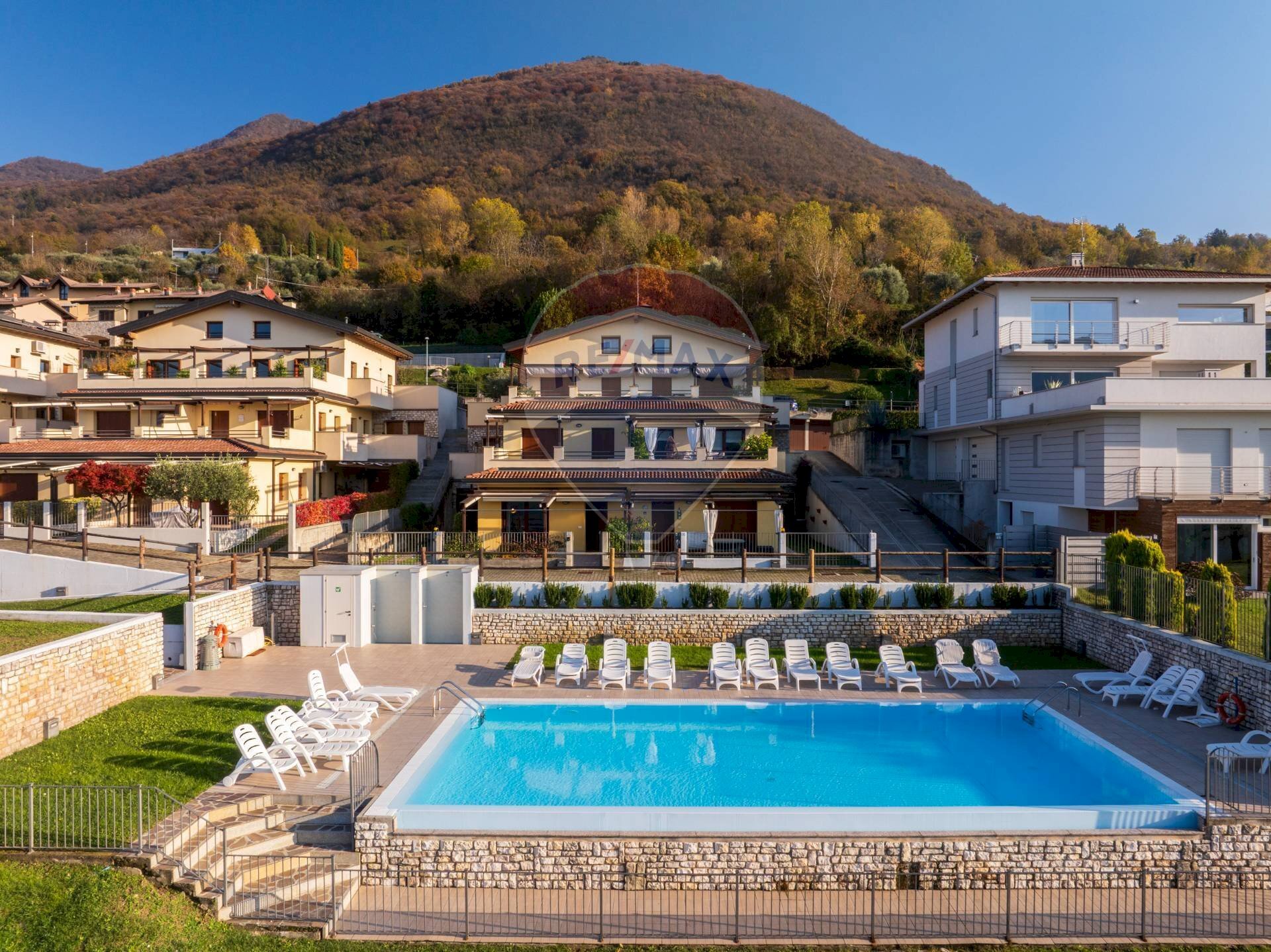 Piscina - Three-room apartment Traversa Prima via De Gasperi
 
13, Sale Marasino - photo 3