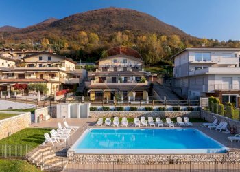 Piscina - Three-room apartment Traversa Prima via De Gasperi
13, Sale Marasino - photo 3