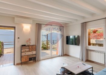 Soggiorno - Three-room apartment Traversa Prima via De Gasperi
13, Sale Marasino - photo 6