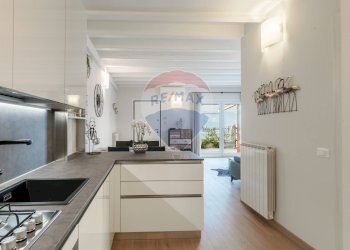 Cucina - Three-room apartment Traversa Prima via De Gasperi
13, Sale Marasino - photo 13