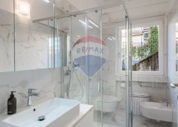 Bagno - Three-room apartment Traversa Prima via De Gasperi
13, Sale Marasino - photo 16