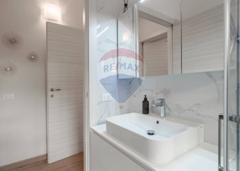 Bagno - Three-room apartment Traversa Prima via De Gasperi
13, Sale Marasino - photo 17