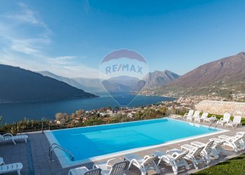 Piscina - Three-room apartment Traversa Prima via De Gasperi
13, Sale Marasino - photo 27