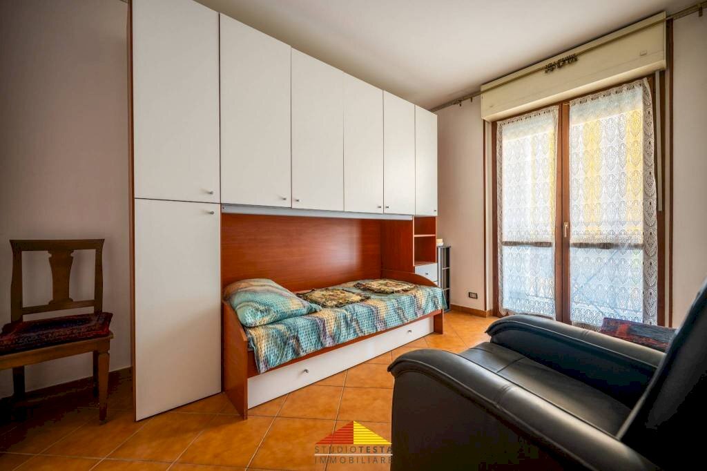 Camera da letto - Quadrilocale via Cavalieri di Vittorio Veneto, Saluzzo - foto 3