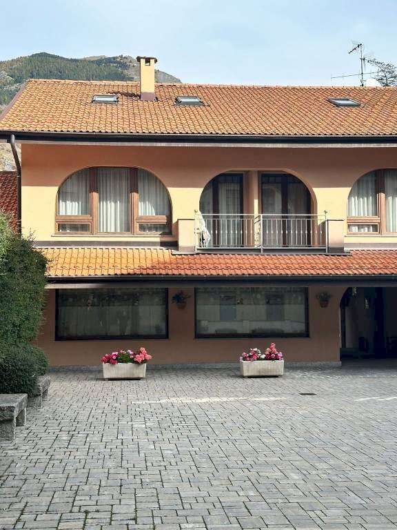 Facciata - Two-room apartment via Giuseppe Francesco Medail, 67, Bardonecchia - photo 1