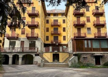 Facciata - Bilocale via Giuseppe Francesco Medail, 43, Bardonecchia - foto 2