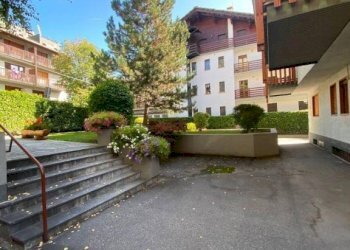 Cortile interno - Trilocale via Giuseppe Francesco Medail, 28, Bardonecchia - foto 5