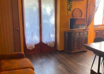 Salone - Trilocale via Montello, 49, Bardonecchia - foto 4