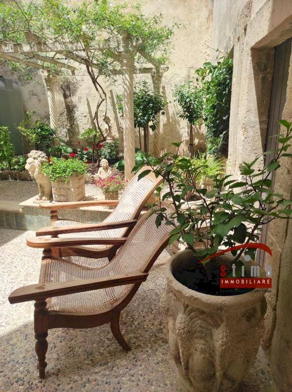 Foto 1 - Stabile - Palazzo via san pietro
 
26, Siracusa - foto 1