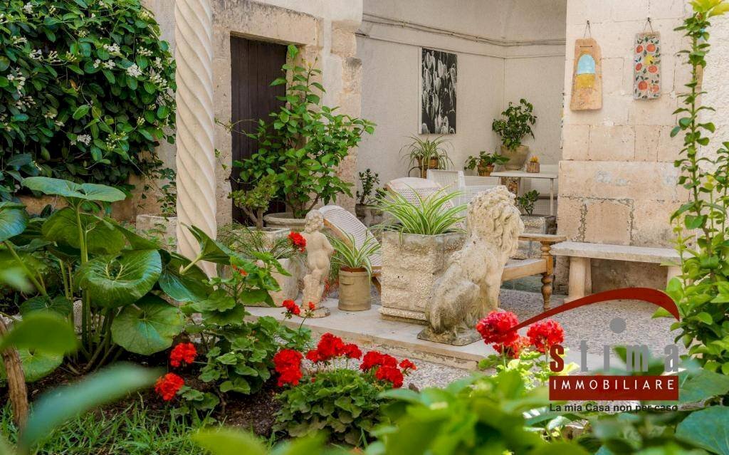 Foto 3 - Stabile - Palazzo via san pietro
 
26, Siracusa - foto 3