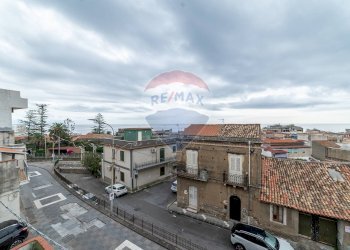 Edificio all\'aperto - Trilocale via Francesco Aurelio Di Bella
 
13, Roccalumera - foto 17