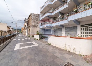 Edificio all\'aperto - Trilocale via Francesco Aurelio Di Bella
 
13, Roccalumera - foto 20