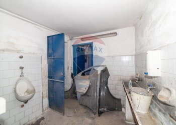 Bagno - Locale Commerciale Via Re Martino
 
114, Catania - foto 9