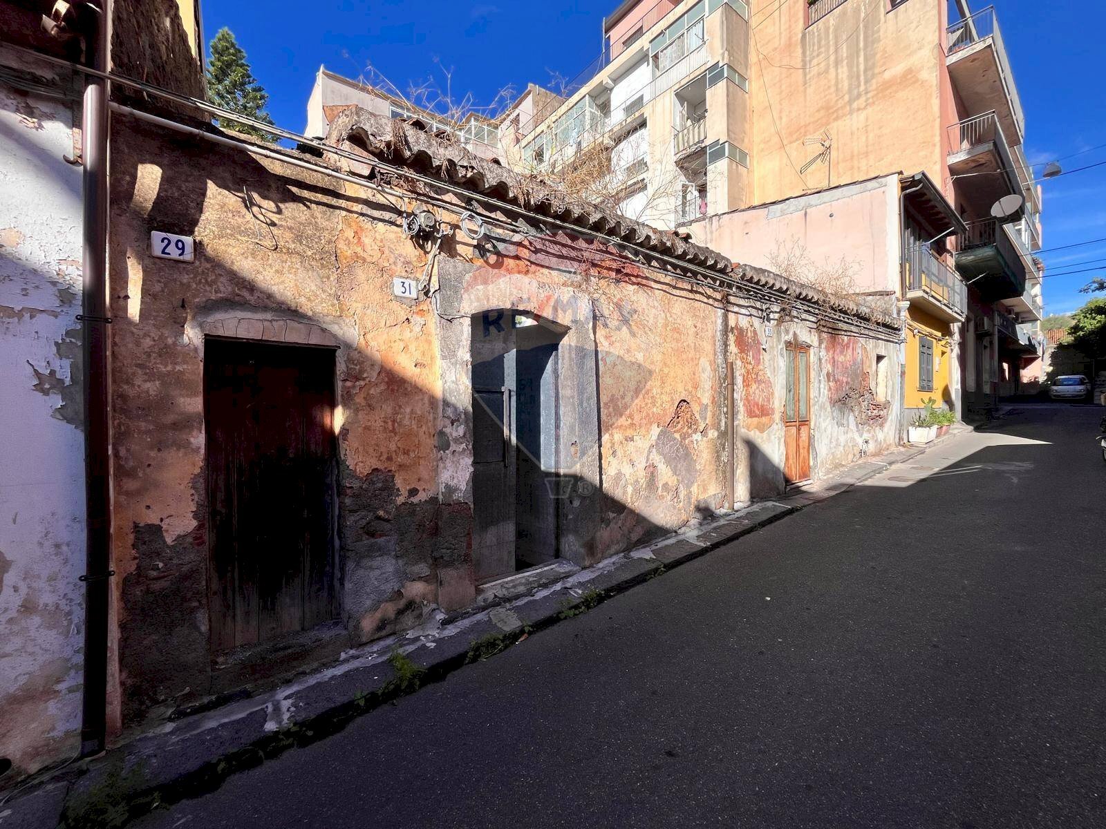 Edificio all\'aperto - Casa indipendente Via Ogliastro
 
29, Catania - foto 2