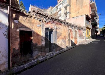 Edificio all\'aperto - Casa indipendente Via Ogliastro
 
29, Catania - foto 2